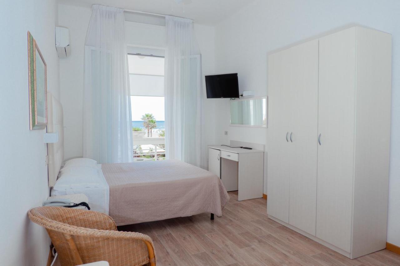 Hotel Lungomare Каттолика Экстерьер фото