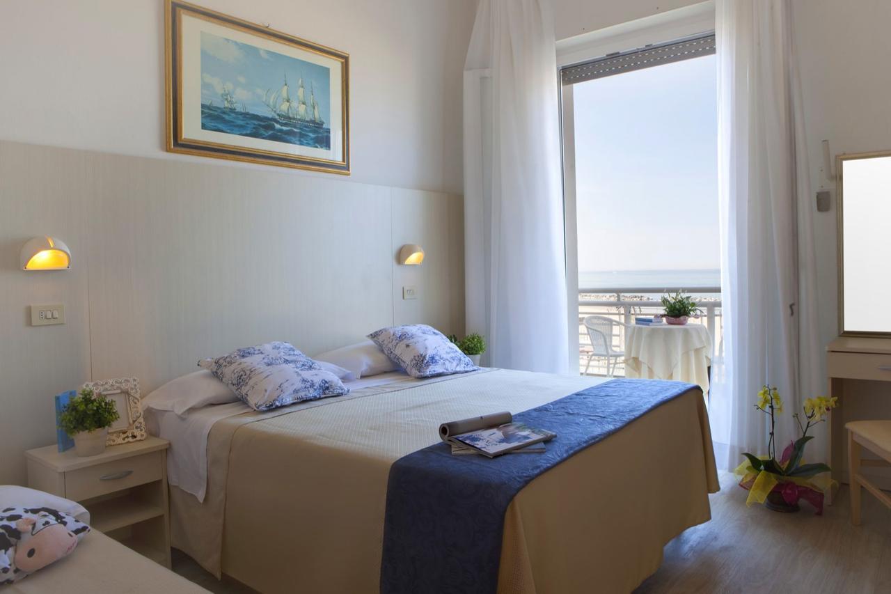 Hotel Lungomare Каттолика Экстерьер фото