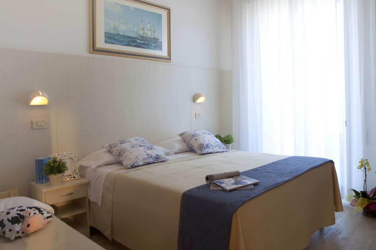Hotel Lungomare Каттолика Экстерьер фото