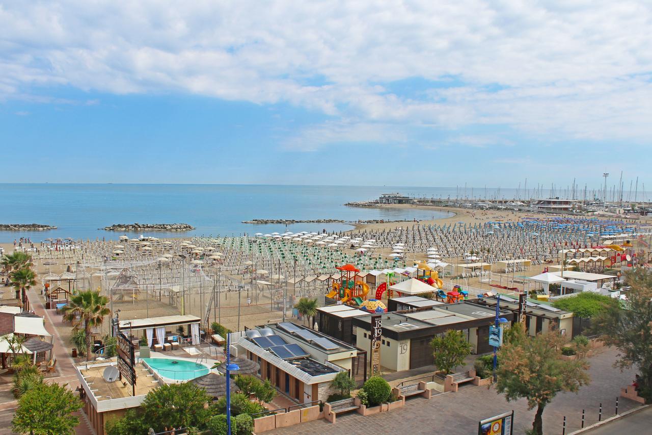 Hotel Lungomare Каттолика Экстерьер фото