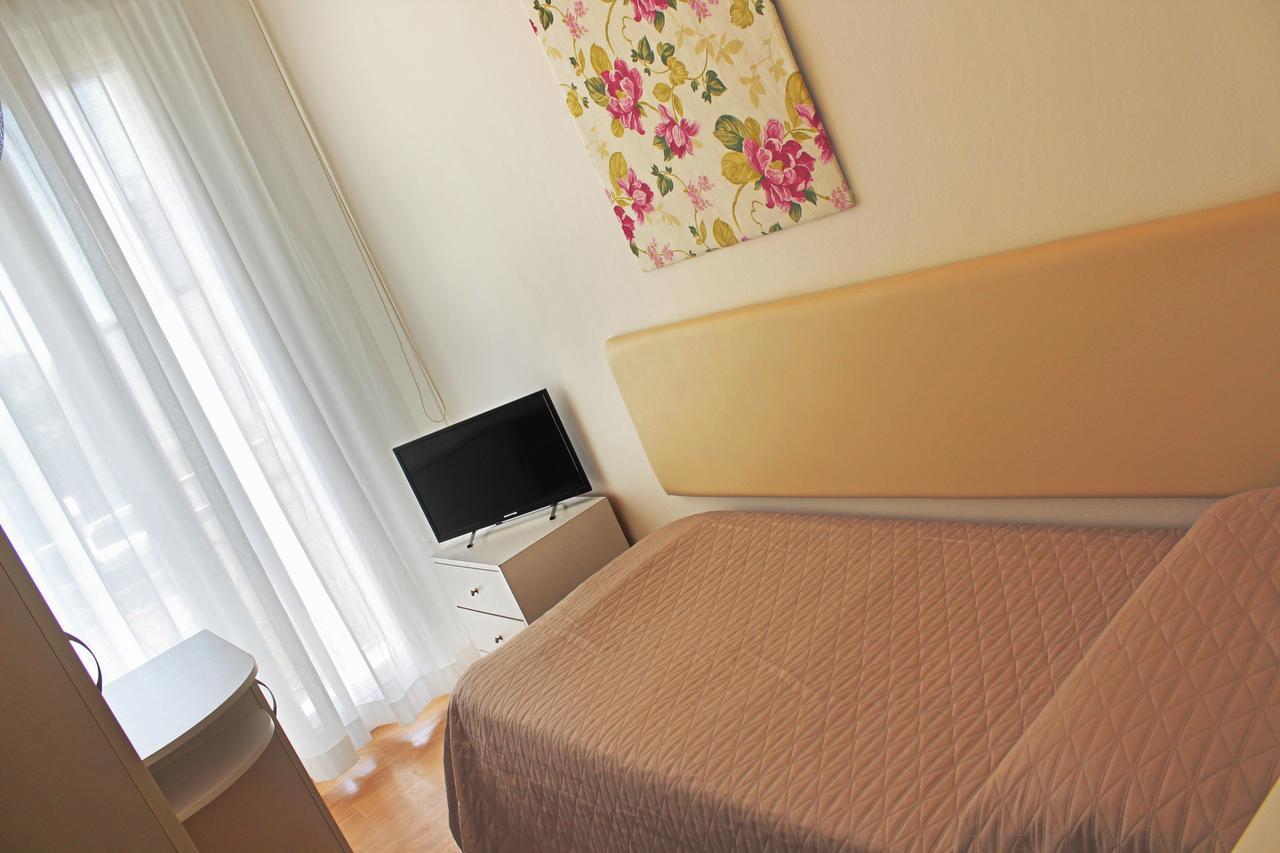 Hotel Lungomare Каттолика Экстерьер фото