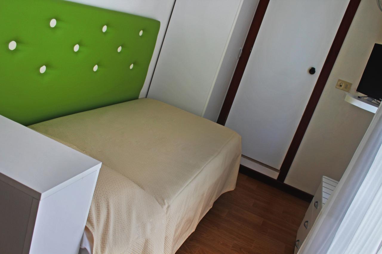 Hotel Lungomare Каттолика Экстерьер фото