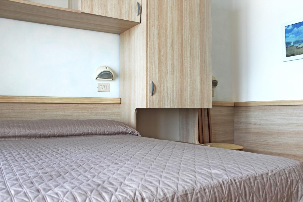 Hotel Lungomare Каттолика Экстерьер фото