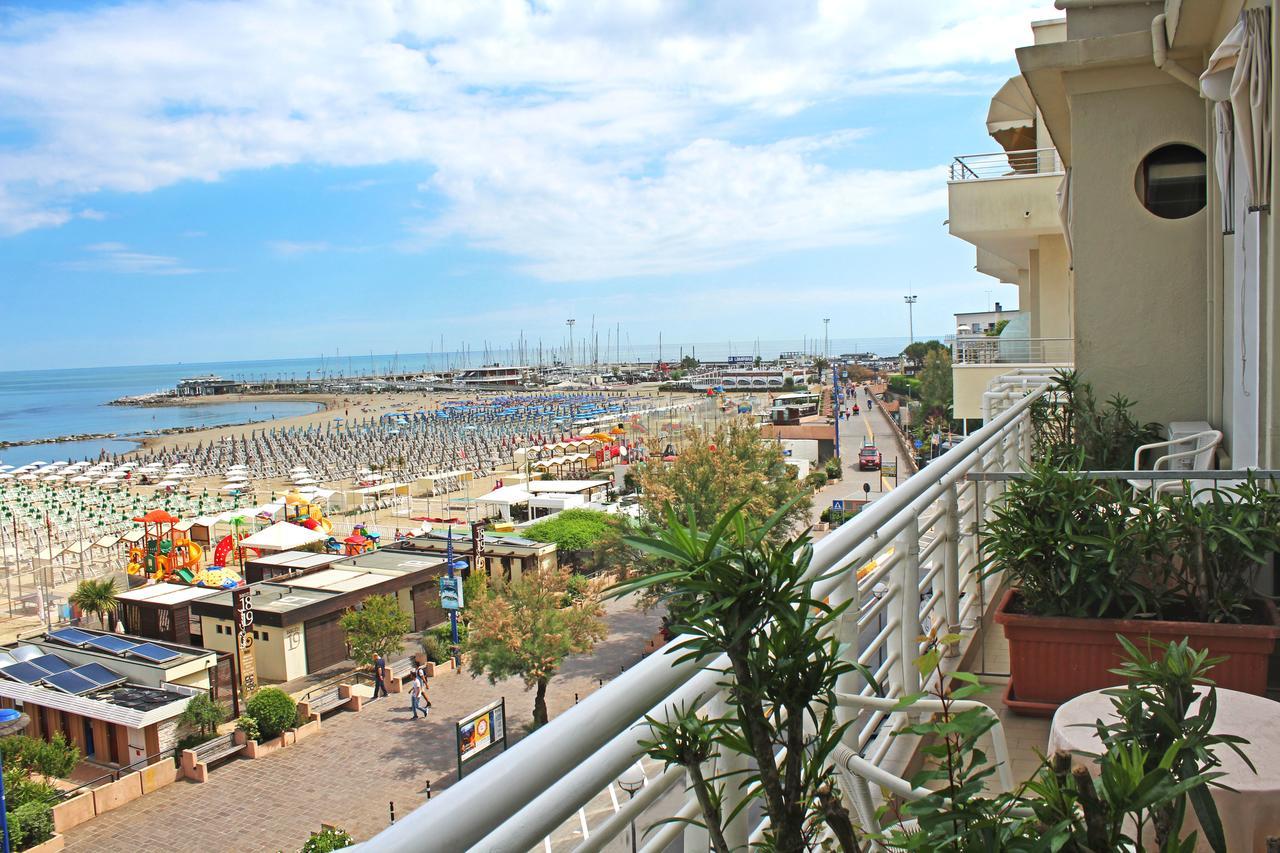 Hotel Lungomare Каттолика Экстерьер фото