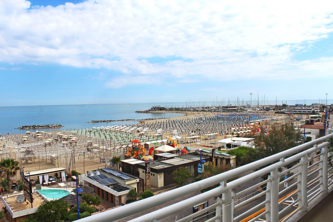 Hotel Lungomare Каттолика Экстерьер фото