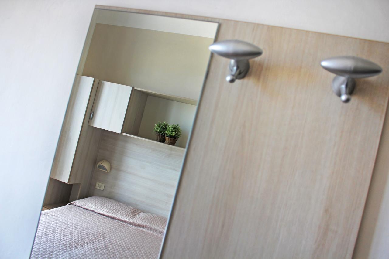 Hotel Lungomare Каттолика Экстерьер фото