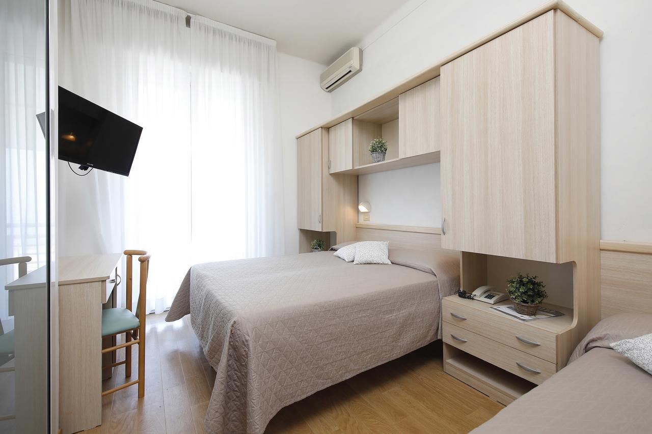 Hotel Lungomare Каттолика Экстерьер фото
