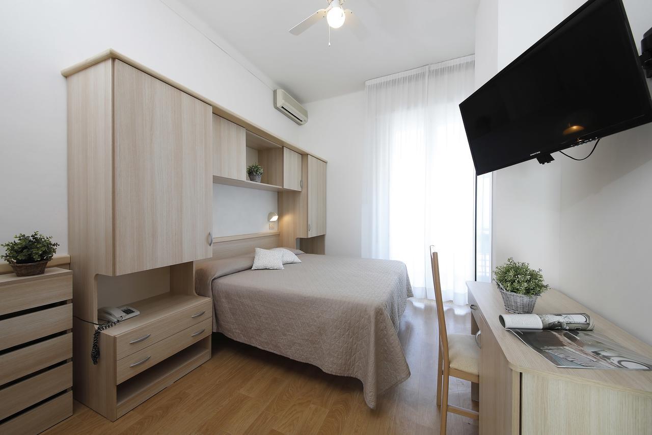 Hotel Lungomare Каттолика Экстерьер фото