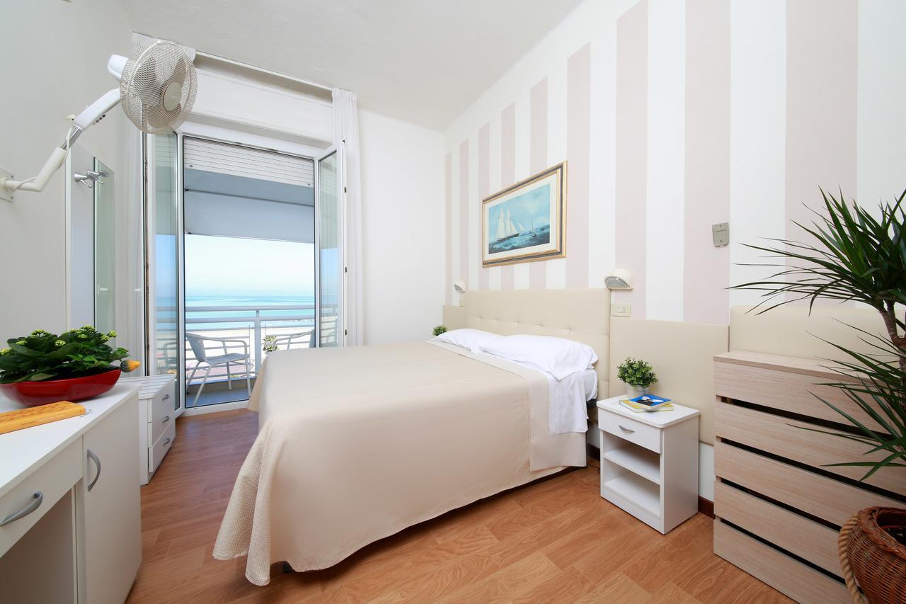 Hotel Lungomare Каттолика Экстерьер фото