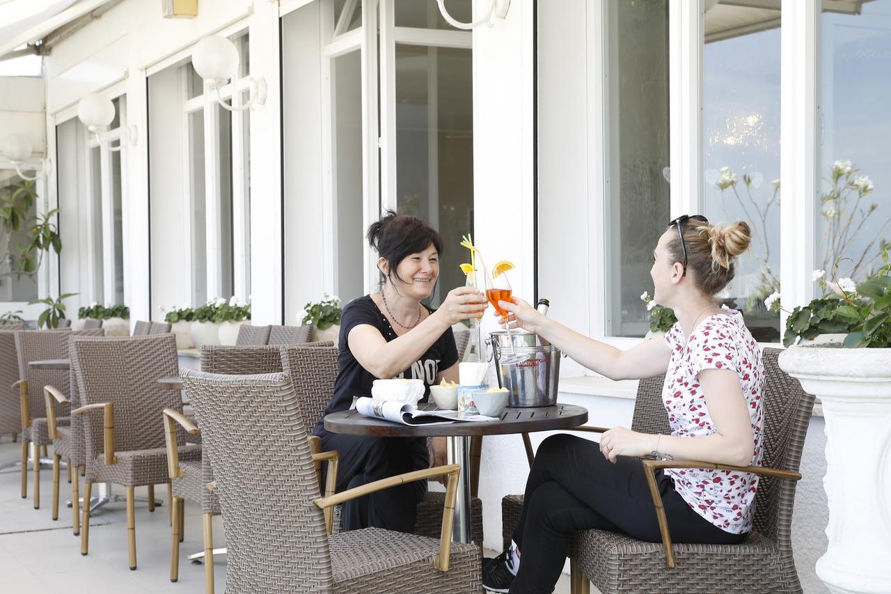 Hotel Lungomare Каттолика Экстерьер фото