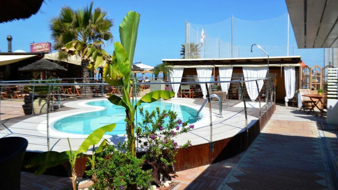 Hotel Lungomare Каттолика Экстерьер фото